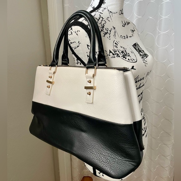 Black and white JustFab Purse - Picture 3 of 6